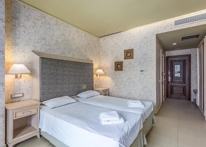 מלון Utopia Resort & Spa