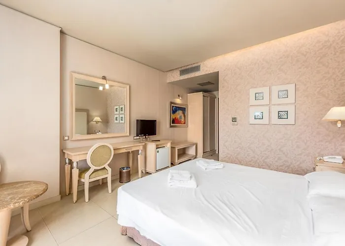 Utopia Resort & Spa מלון