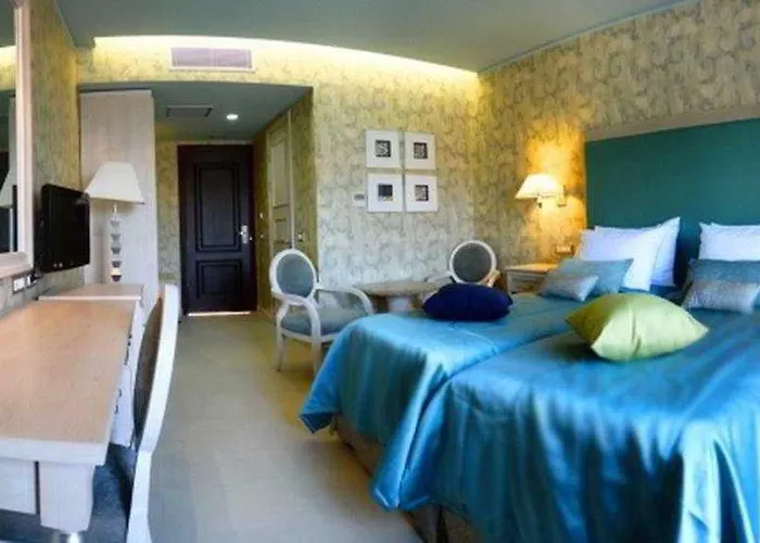 Utopia Resort & Spa מלון 4*